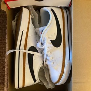 Nike Court Legacy